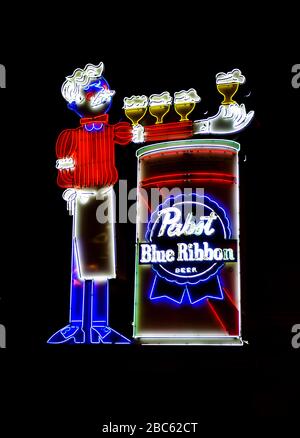 Pabst Blue Ribbon Neon Sign on Fremont Street, Downtown Las Vegas, Nevada. Foto Stock