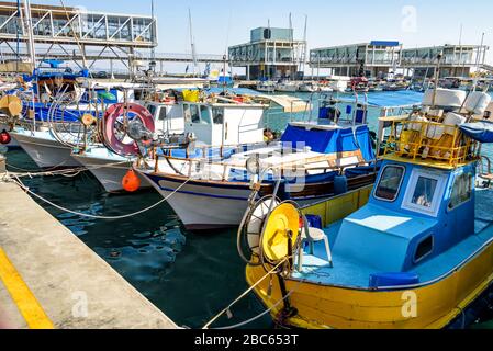 Barche da pesca al porto, Cipro Foto Stock