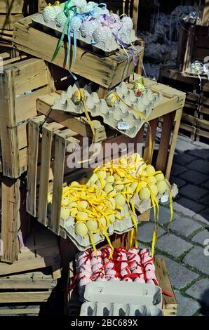 Austria, uova di Pasqua decorative sul tradizionale mercato di Pasqua a Vienna Foto Stock