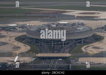 Parigi, Francia. 4th marzo 2020. Terminal 1 quasi vuoto all'aeroporto Charles de Gaulle di Parigi prima della crisi di Coronavirus in Francia Foto Stock