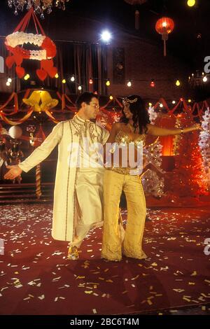 Blue Peter Natale Pantomime produzione. Simon Thomas, Konnie Huq, Liz Barker e Matt Baker Foto Stock