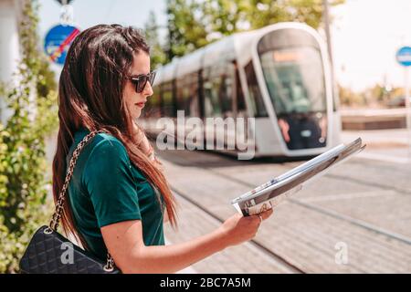 CITTÀ DI LUSSEMBURGO / LUGLIO 2019: La vita dei lavoratori e dei pendolari in città Foto Stock