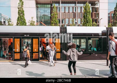 CITTÀ DI LUSSEMBURGO / LUGLIO 2019: La vita dei lavoratori e dei pendolari in città Foto Stock