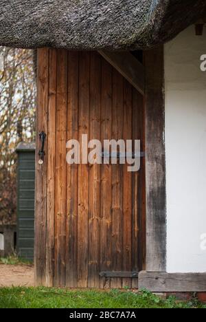 Cottage Bark tetto in paglia Wetland Center, Queen Elizabeth's Walk, Barnes, Richmond, Londra, SW13 9WT Foto Stock