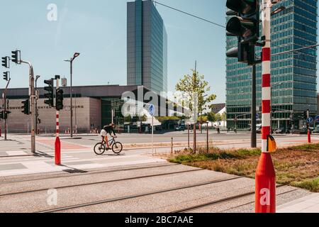 CITTÀ DI LUSSEMBURGO / LUGLIO 2019: La vita dei lavoratori e dei pendolari in città Foto Stock