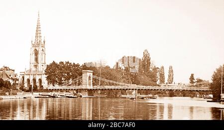 Marlow Bridge e Chiesa, periodo Vittoriano Foto Stock