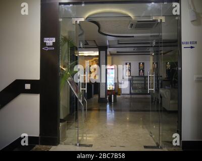 Agra, Uttar Pradesh, India - Marzo 2018: Interno di un ristorante ad Agra. Foto Stock