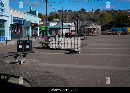 Truro, Cornovaglia, Regno Unito, 02/04/2020. La più grande città commerciale della Cornovaglia, Truro, è deserta durante l'alta stagione a causa del virus Corona. Foto Stock