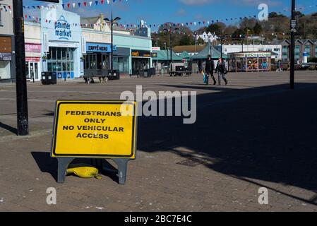 Truro, Cornovaglia, Regno Unito, 02/04/2020. La più grande città commerciale della Cornovaglia, Truro, è deserta durante l'alta stagione a causa del virus Corona. Foto Stock