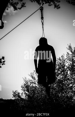 body piercing appeso al lago Foto Stock