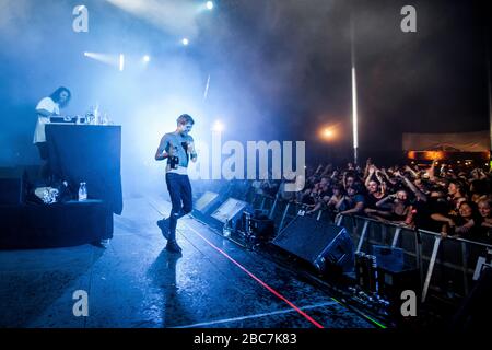 Skanderborg, Danimarca. 08th, agosto 2018. Il rapper olandese Lil’ Kleine ha tenuto un concerto dal vivo durante il festival musicale danese SmukFest 2018. (Photo credit: Gonzales Photo - Lasse Lagoni). Foto Stock