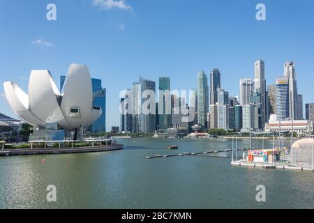 Grattacieli del centro citta' e Museo ArtScience dall'Esplanade, il quartiere Centrale degli Affari (CBD), il centro citta', l'area Centrale, Singapore Foto Stock