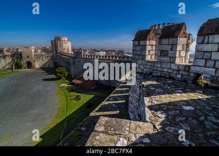 Istanbul / Turchia - Marzo 5 2019: Fortezza di Yedikule uno dei punti di riferimento più interessanti per i viaggi in Turchia e Istanbul. Costruito nel 1458 sul commi Foto Stock