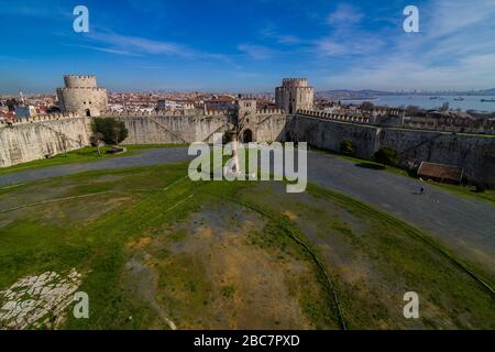 Istanbul / Turchia - Marzo 5 2019: Fortezza di Yedikule uno dei punti di riferimento più interessanti per i viaggi in Turchia e Istanbul. Costruito nel 1458 sul commi Foto Stock