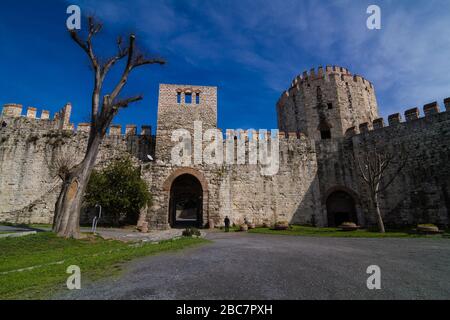 Istanbul / Turchia - Marzo 5 2019: Fortezza di Yedikule uno dei punti di riferimento più interessanti per i viaggi in Turchia e Istanbul. Costruito nel 1458 sul commi Foto Stock