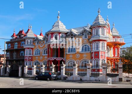 Casa di lusso di persone Rom chiamato 'tiganesti palato' in Huedin, Romania Foto Stock