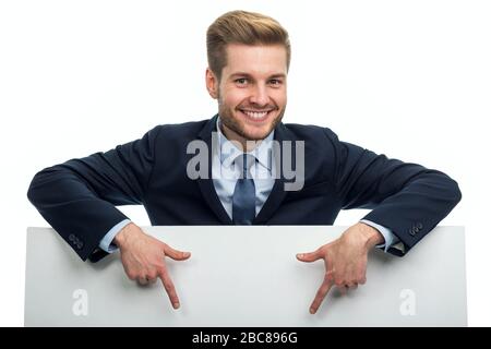 Uomo d'affari che tiene lavagna bianca Foto Stock