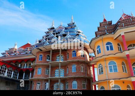 Casa di lusso di persone Rom chiamato 'tiganesti palato' in Huedin, Romania Foto Stock