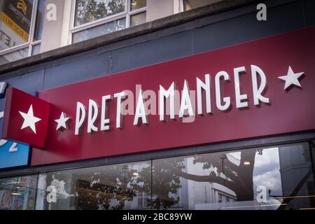 Pret A Manger Store, catena di caffè / cibo take away negozi - logo esterno / segnaletica - Londra Foto Stock