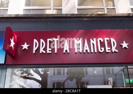 Pret A Manger Store, catena di caffè / cibo take away negozi - logo esterno / segnaletica - Londra Foto Stock