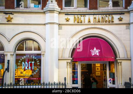 Pret A Manger Store, catena di caffè / cibo take away negozi - logo esterno / segnaletica - Londra Foto Stock