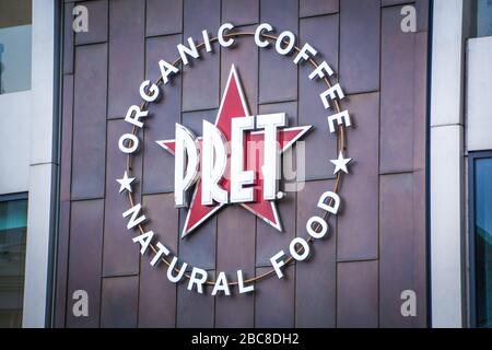 Pret A Manger Store, catena di caffè / cibo take away negozi - logo esterno / segnaletica - Londra Foto Stock