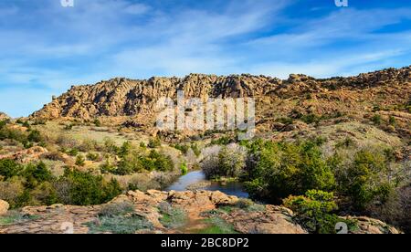 Elk Mountain e Post Oak Creek, Wichita Mountains National Wildlife Refuge, cache, Oklahoma. Foto Stock