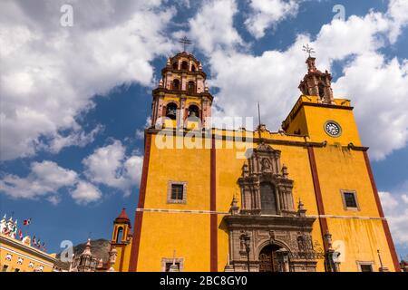 Messico, Guanajuato, la Basïlica de Nuestra Seńora de Guanjuato, la chiesa principale della città. Architettura coloniale spagnola. Foto Stock