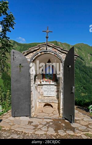 Sentiero escursionistico a lunga distanza E5 da Oberstdorf a Merano: cappella al ginocchio, salita al rifugio Kemptener, Allgäu, Baviera, Germania Foto Stock