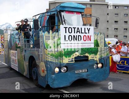 Caravanne Publicitaire durante il Tour de France 2006, pista ciclabile 15 gara,Gap - l'Alpe-d'Huez il 18 giugno 2006 in 'Alpe-d'Huez, Francia - Foto Laurent Lairys /DPPI Foto Stock