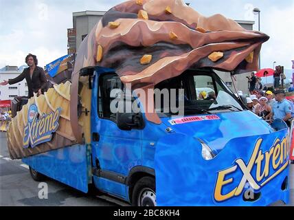Caravanne Publicitaire durante il Tour de France 2006, pista ciclabile 15 gara,Gap - l'Alpe-d'Huez il 18 giugno 2006 in 'Alpe-d'Huez, Francia - Foto Laurent Lairys /DPPI Foto Stock