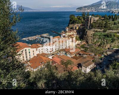 Italia, Campania, vista sulla città costiera di Sorrento / Sorrento Foto Stock