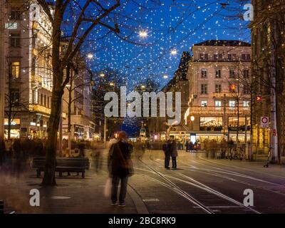 Luci di Natale sulla Bahnhofstrasse a Zurigo Foto Stock