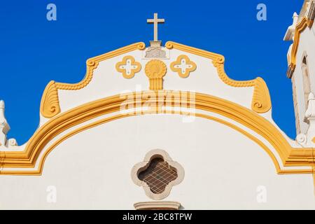 Dettaglio di una chiesa cattolica, Vila do Bispo, Algarve occidentale, Algarve, Portogallo, Europa Foto Stock