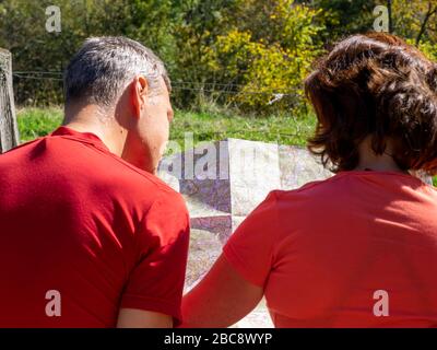 Escursioni sulla seconda valle, riposatevi nella radura forestale presso l'ex Brunehof Foto Stock