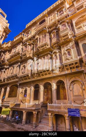 JAISALMER, INDIA – 30 NOVEMBRE 2019: Il Patwon ki Haveli è il più grande Haveli di Jaisalmer, Rajasthan, è stato costruito nel 1805. Foto Stock