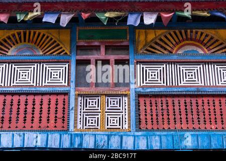 Facciata casa colorata in Nepal Foto Stock