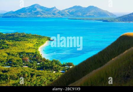 Vista dall'alto dell'isola di Nacula e dell'isola di Nanuya Lailai, del gruppo dell'isola di Yasawa, delle Fiji, delle isole del Pacifico del Sud, Foto Stock