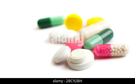 Diferent Tablets mix heap drugs pillole capsule terapia medico influenza antibiotico farmacia medicina medica Foto Stock