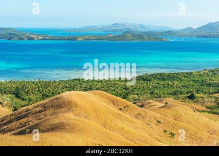 Vista dall'alto dell'isola di Nacula e dell'isola di Nanuya Lailai, del gruppo dell'isola di Yasawa, delle Fiji, delle isole del Pacifico del Sud, Foto Stock