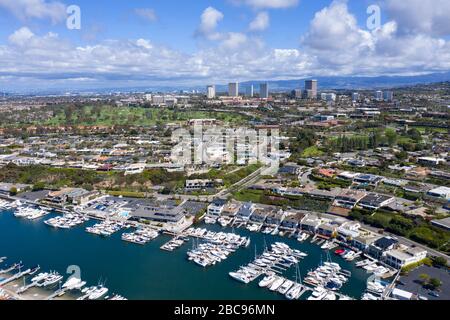 Vista aerea dello skyline di Newport Beach Center Foto Stock