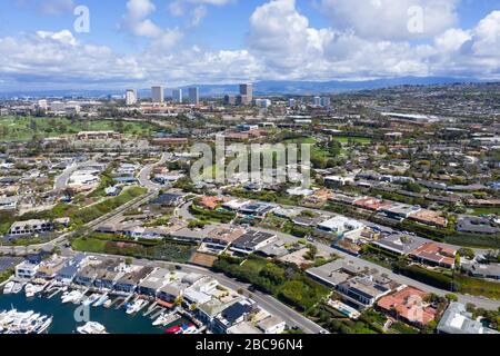 Vista aerea dello skyline di Newport Beach Center Foto Stock