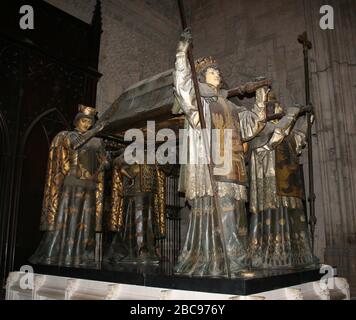 Siviglia Spagna Aprile 19 2014 Tomba di Cristoforo Colombo a Siviglia Cattedrale Andalusia Spagna Foto Stock