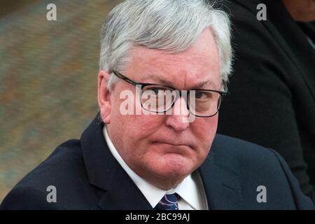 Edimburgo, Regno Unito. 27 febbraio 2020. Nella foto: Fergus Ewing MSP - Segretario del Gabinetto per l'economia rurale. Scene delle interrogazioni dei primi ministri al Parlamento scozzese di Holyrood, Edimburgo. Foto Stock