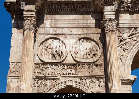 Bassorilievi sull'Arco di Costantino. Roma, Italia Foto Stock