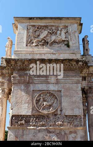 Bassorilievi sull'Arco di Costantino. Roma, Italia Foto Stock