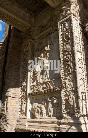 L'Arcus Argentariorum (Arco dei Money-Changers; Arco degli Argentari), è un antico arco romano che è stato parzialmente incorporato nella chiesa di San Foto Stock