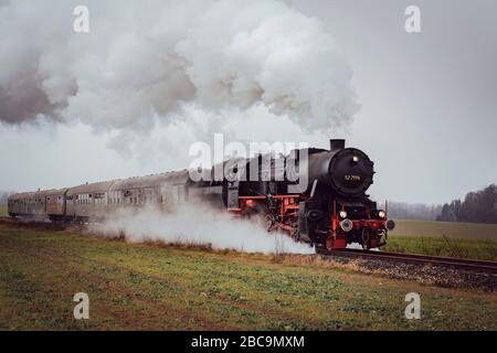 Locomotiva a vapore, 52 7596, Zug, Giura svevo, Baden-Wuerttemberg, Germania, Europa Foto Stock