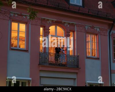 Eichstatt, centro storico al tramonto, ristorante Domherrnhof, Altmühltal, Baviera, Germania Foto Stock