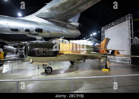 Un jet da combattimento supersonico sovietico Mikoyan-Gurevich MIG-19S Farmer in mostra al Museo Nazionale dell'Aeronautica militare statunitense di Dayton, Ohio. Foto Stock